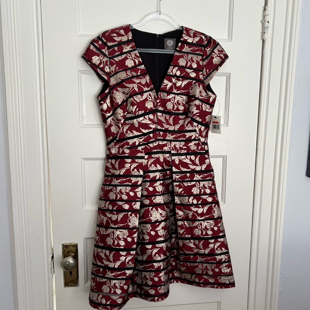 Vince Camuto, burgundy & silver, V-neck cocktail dress, W size 10 (approx)